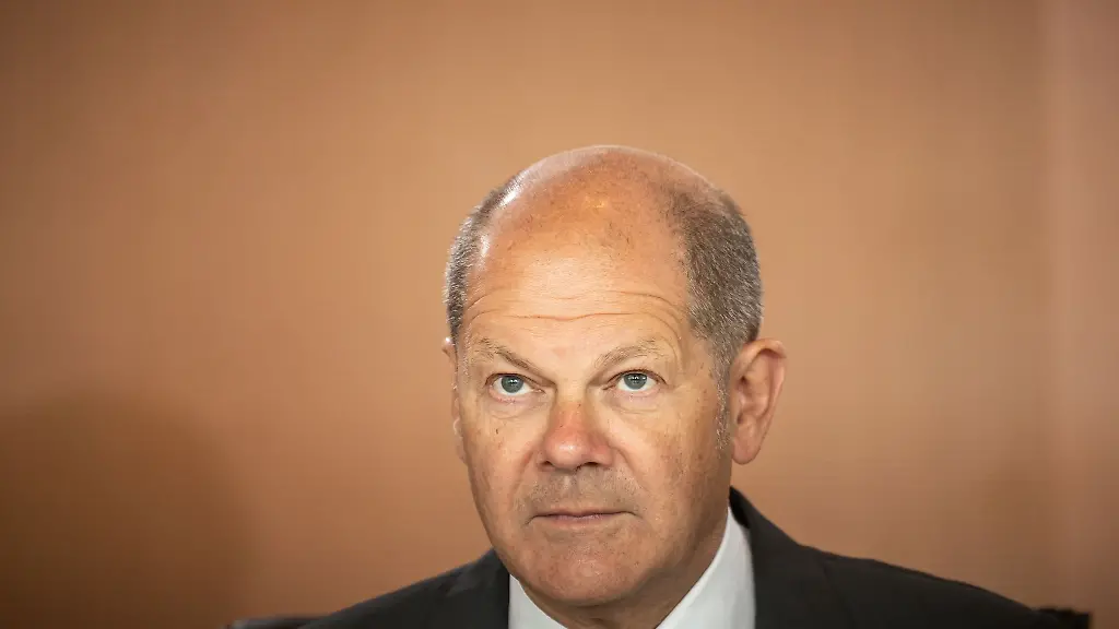 Olaf-Scholz-vor-einer-woechentlichen-Sitzung-des-Bundeskabinetts-im-Bundeskanzleramt