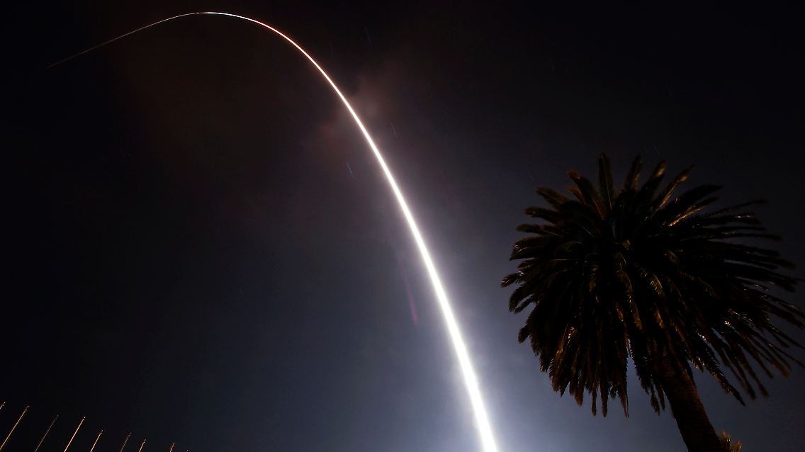 Die "Taurus XL" hinterlässt eine Spur ins All - und eine Lücke im Budget der NASA.