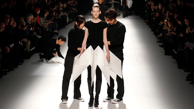 Die Show von Issey Miyake. 