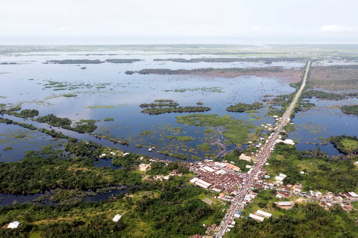 Ipare-town-on-market-day