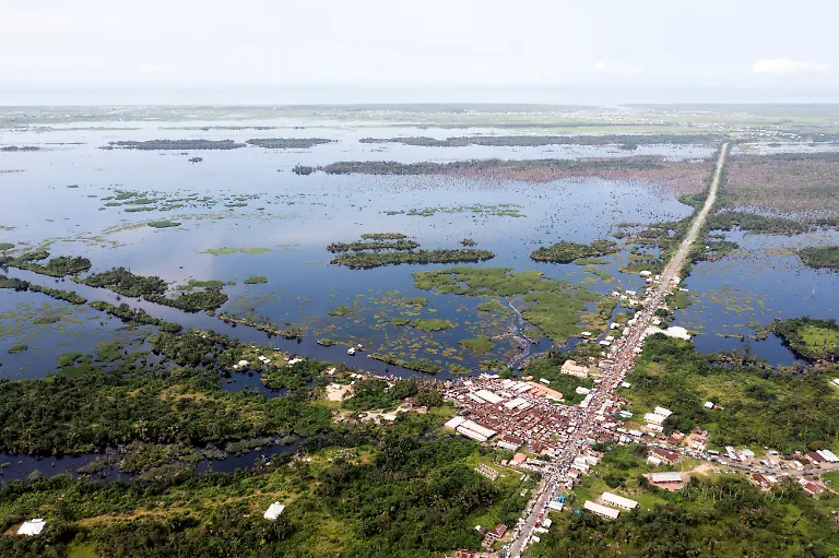Ipare-town-on-market-day