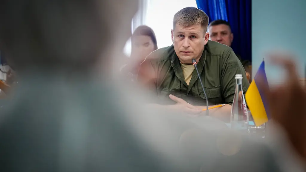 Beim-Gespraech-mit-Claudia-Roth-betont-der-Gouverneur-des-Oblast-Odessa-Maksym-Marchenko-dass-die-wichtige-Seestadt-dringend-militaerische-Unterstuetzung-braucht