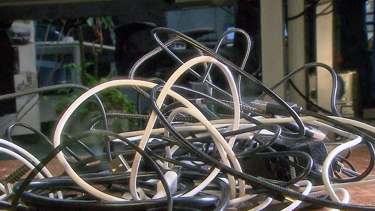 EU decides: One cable to charge all smartphones