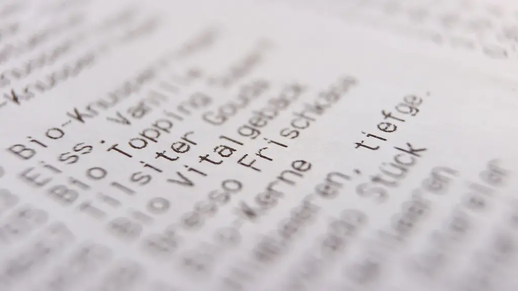 Auf-dem-Kassenbon-eines-Discounters-sind-verschiedene-Lebensmittel-aufgelistet