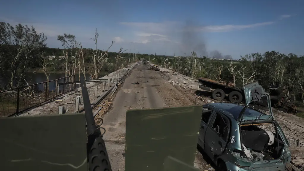 2022-06-02T220907Z-2065624574-RC2QJU973385-RTRMADP-3-UKRAINE-CRISIS-LUHANSK-REGION