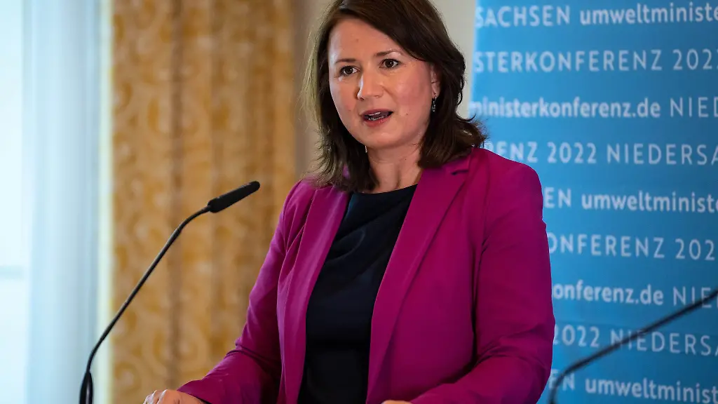 Anja-Siegesmund-Buendnis90-Die-Gruenen-Umweltministerin-von-Thueringen-gibt-eine-Pressekonferenz
