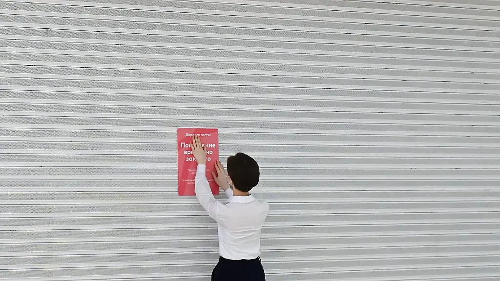 2022-03-03T082221Z-1894848004-RC2TUS9XJNB4-RTRMADP-3-UKRAINE-CRISIS-H-M-RUSSIA