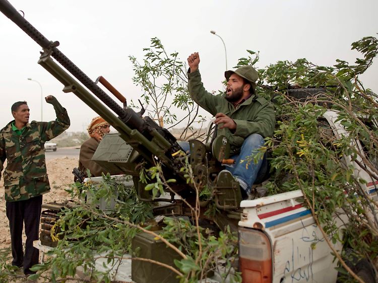 Die Rebellen bekommen Unterstützung von ehemaligen Gaddafi-Getreuen.