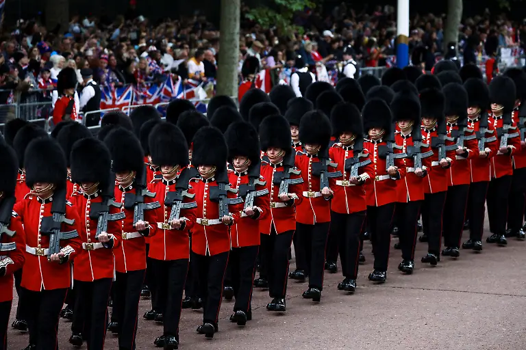 2022-06-02T121150Z-1458644748-RC2MJU9ERMD3-RTRMADP-3-BRITAIN-ROYALS-PLATINUM-JUBILEE