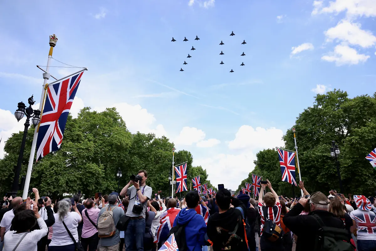 2022-06-02T132329Z-1472771248-RC2OJU9V5TOL-RTRMADP-3-BRITAIN-ROYALS-PLATINUM-JUBILEE