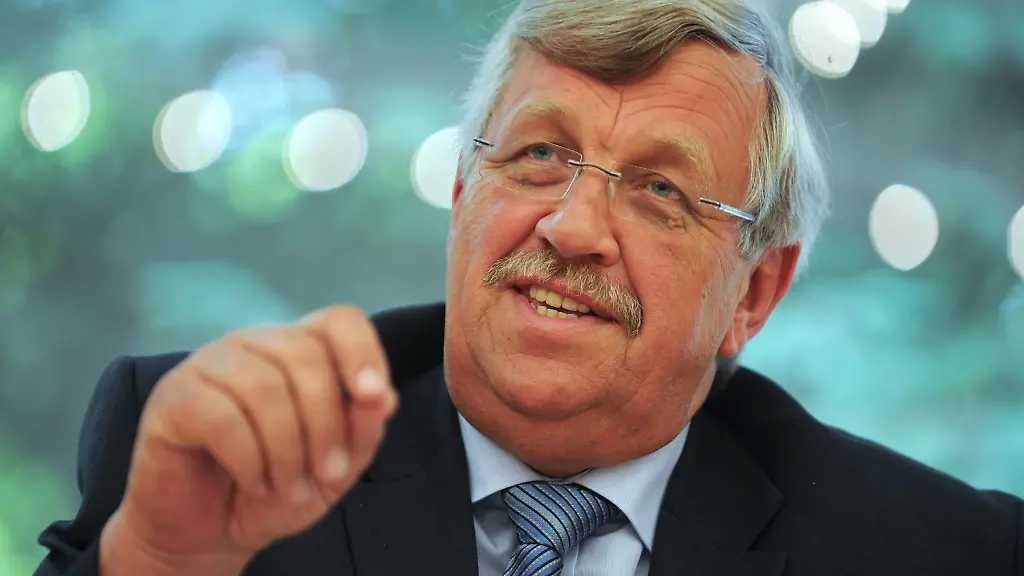Der-im-Juni-2019-ermordete-Kasseler-Regierungspraesident-Walter-Luebcke-CDU-auf-einer-Veranstaltung