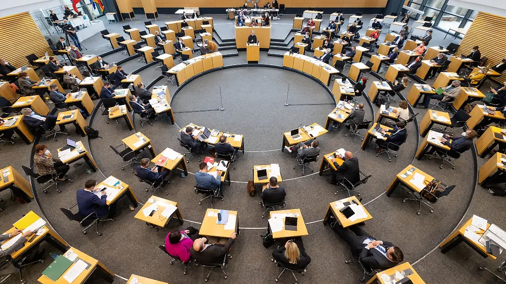 Der-Plenarsall-des-Thueringer-Landtags