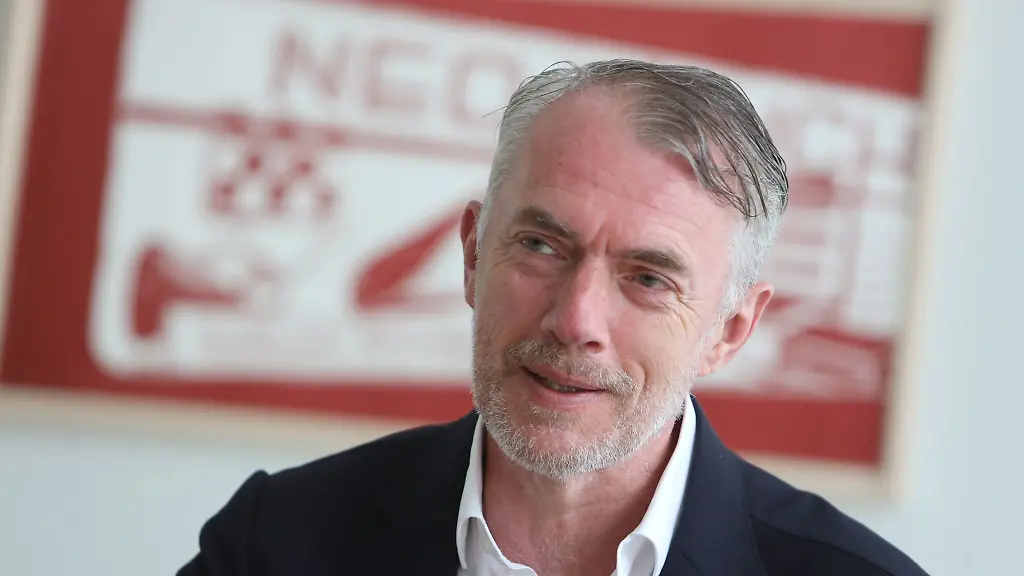 Der-Maler-und-Grafiker-Neo-Rauch-vor-Eroeffnung-der-Ausstellung-Neo-Rauch-Der-Bestand-Druckgrafik-seit-1988-in-Aschersleben