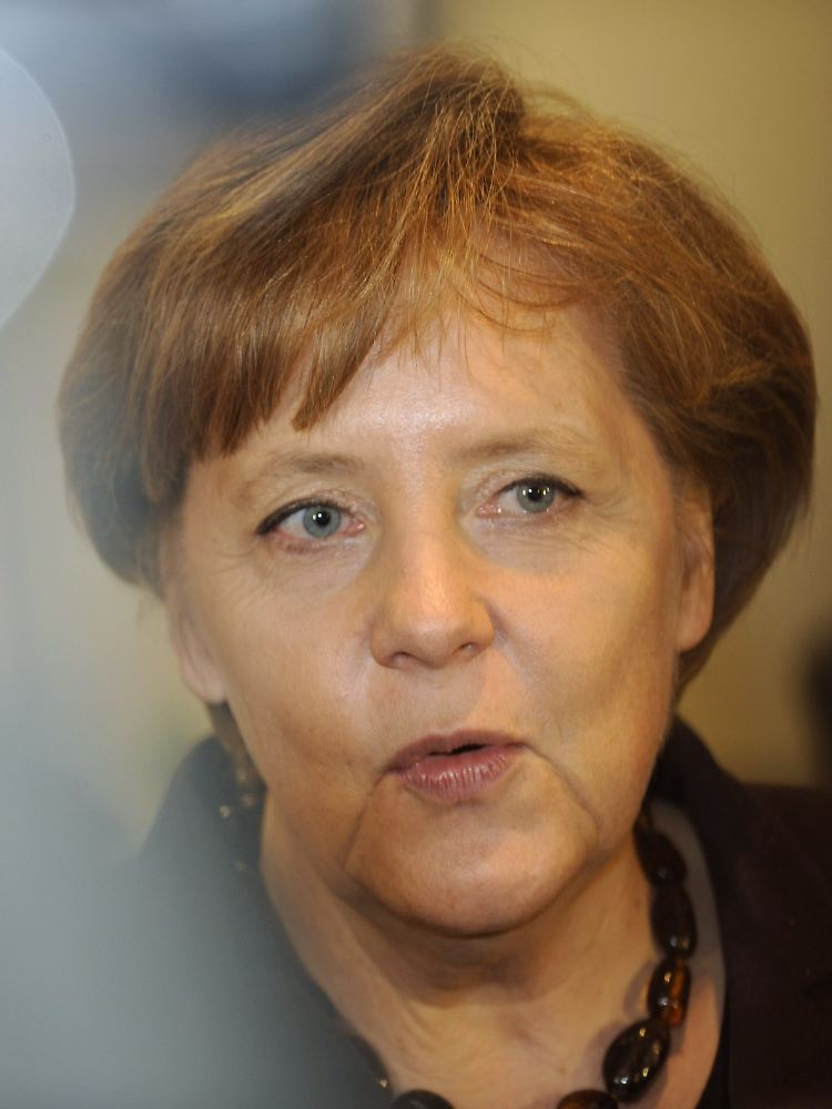 Merkel verteidigt noch immer die Laufzeitverlängerung.