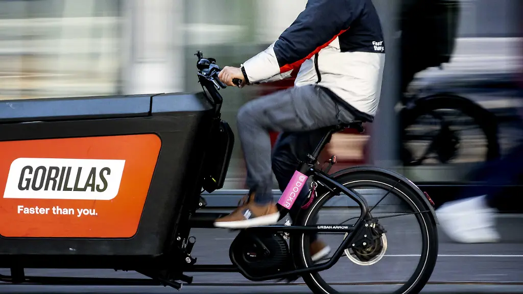 Das-Berliner-Start-up-Gorillas-ist-unter-anderem-wegen-der-Arbeitsbedingungen-fuer-die-Fahrer-umstritten