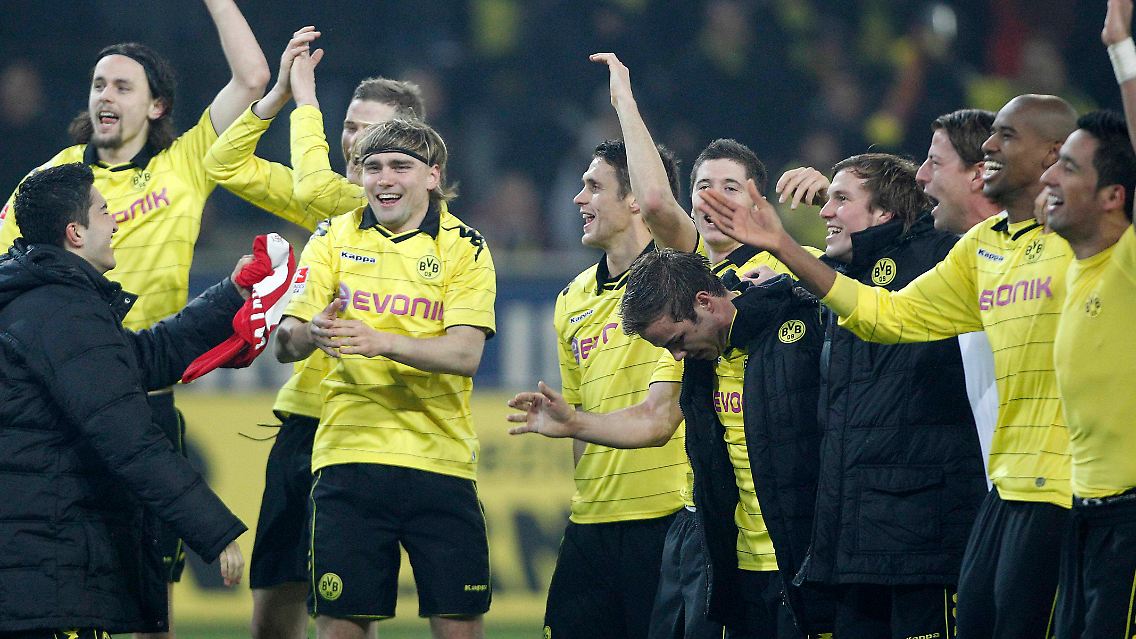 Bestens gelaunt: Dortmunds Spieler feiern den Sieg gegen Köln.