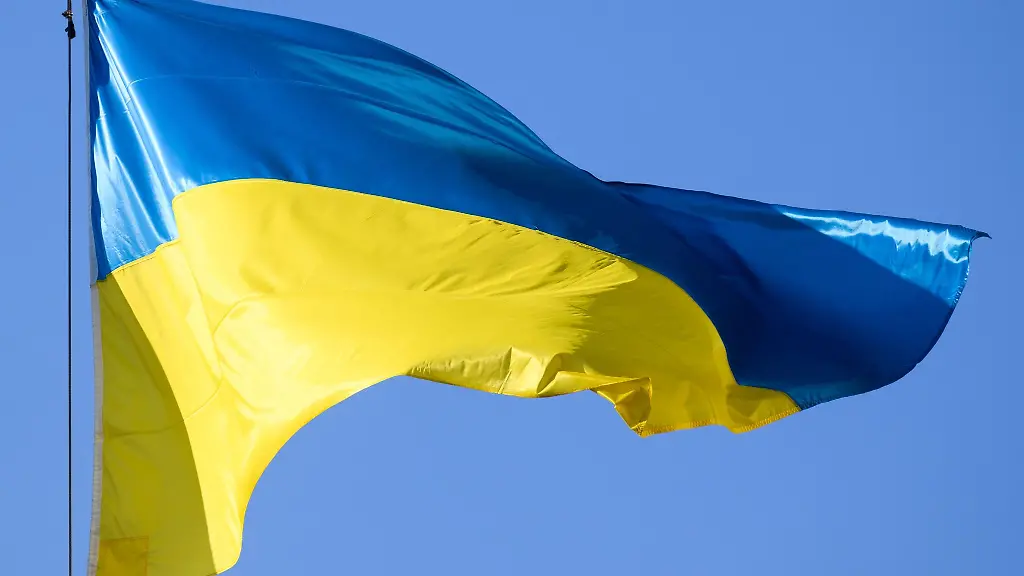 Eine-Fahne-der-Ukraine