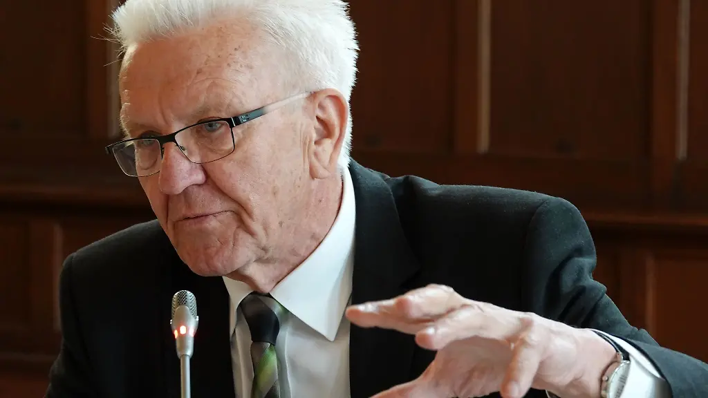 Winfried-Kretschmann-Buendnis-90-Die-Gruenen-Ministerpraesident-von-Baden-Wuerttemberg-spricht
