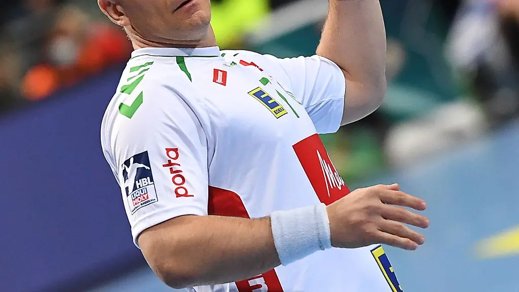 Mindens-Christian-Zeitz-haelt-den-Ball