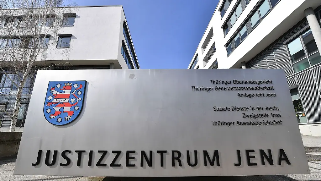 Der-Eingang-zum-Justizzentrum-Jena