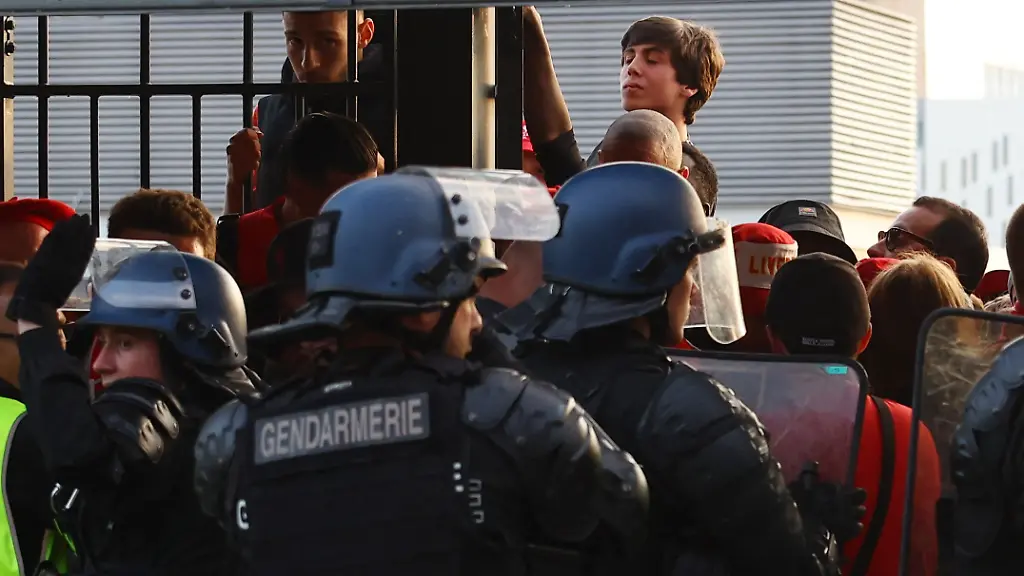 2022-05-28T192012Z-481524584-UP1EI5S1HPMEG-RTRMADP-3-SOCCER-CHAMPIONS-LIV-MAD-REPORT