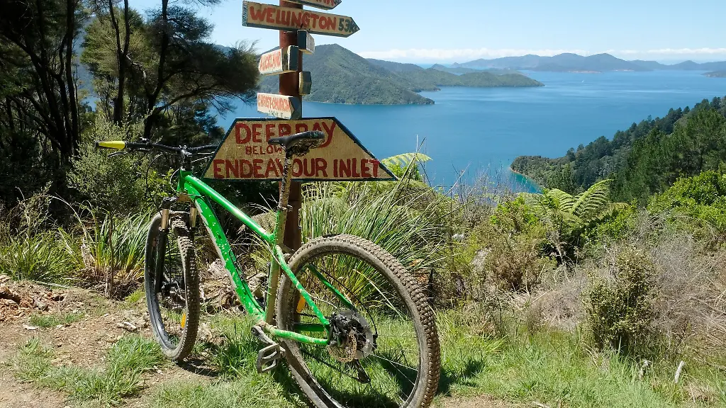 Die-zentrale-Idee-hinter-Work-Travel-Sich-mit-Aushilfsjobs-eindrucksvolle-Reisen-finanzieren