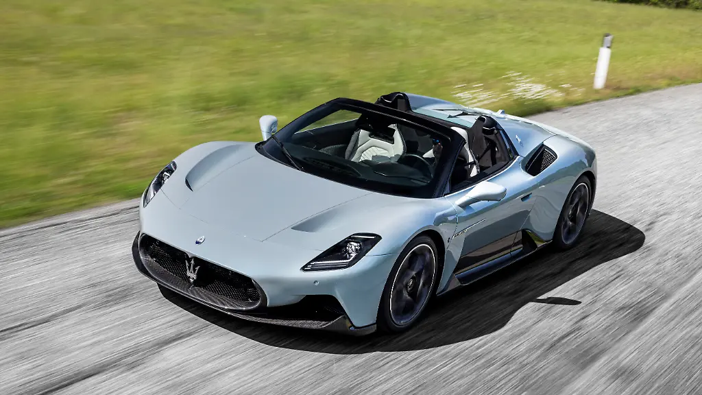 19609-MaseratiMC20Cielo-dynamic