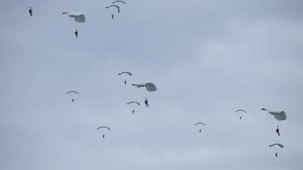 2016-11-07T120000Z-2010556601-LR1ECB70Z80D8-RTRMADP-3-SERBIA-DEFENSE-RUSSIA