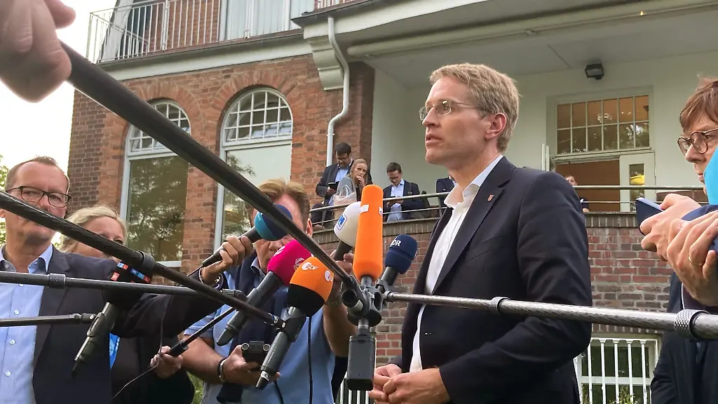 CDU-Landeschef-und-Ministerpraesident-Daniel-Guenther-stellt-sich-Fragen-von-Journalisten