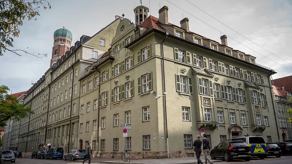 Das-Polizeipraesidium-in-der-Innenstadt