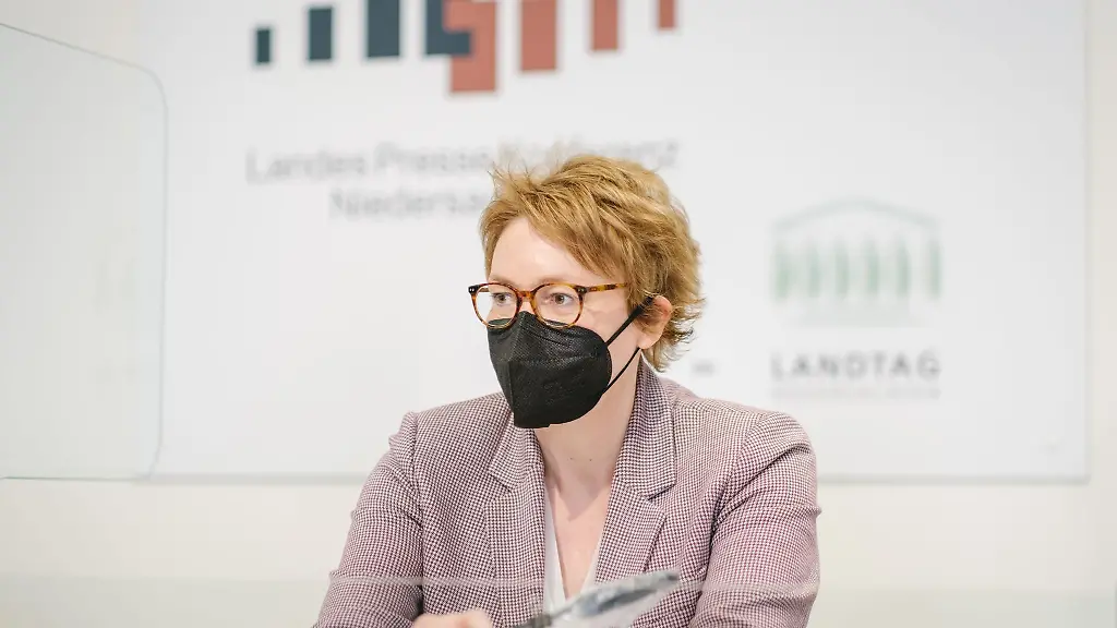 Daniela-Behrens-SPD-Gesundheitsministerin-von-Niedersachsen-spricht