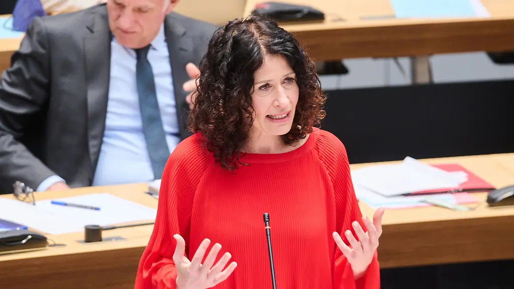 Bettina-Jarasch-Buendnis90-Die-Gruenen-Senatorin-fuer-Umwelt-spricht