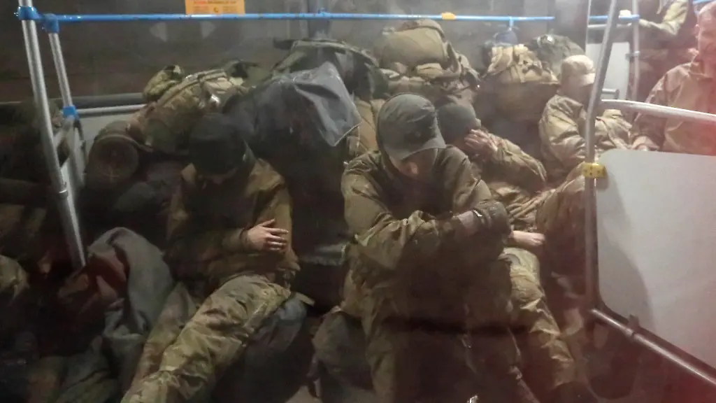 2022-05-20T194703Z-1085288172-RC26BU9XQGFZ-RTRMADP-3-UKRAINE-CRISIS-AZOVSTAL-SERVICEMEN