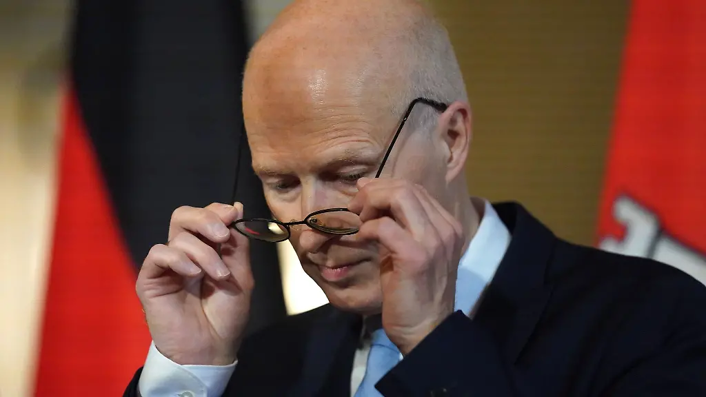 Peter-Tschentscher-Erster-Buergermeister-und-Praesident-des-Senats-der-Freien-und-Hansestadt-Hamburg