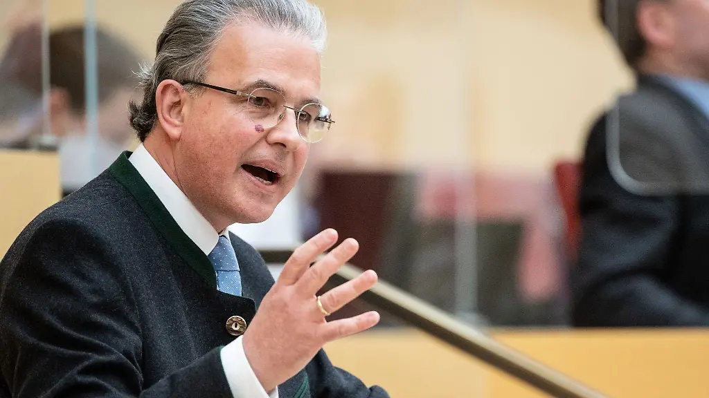 Florian-Streibl-Fraktionsvorsitzender-der-Freien-Waehler-im-bayerischen-Landtag