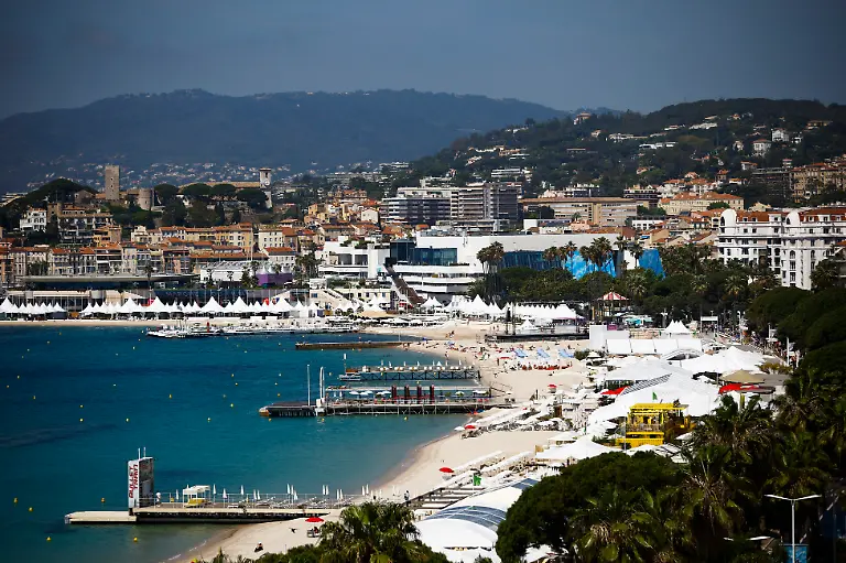 2022-05-17T101235Z-1527500707-UP1EI5H0SCXP8-RTRMADP-3-FILMFESTIVAL-CANNES