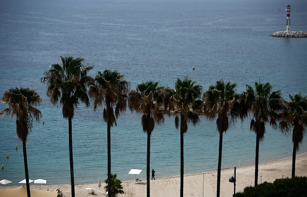 2022-05-16T105238Z-918069472-UP1EI5G0U7PC5-RTRMADP-3-FILMFESTIVAL-CANNES