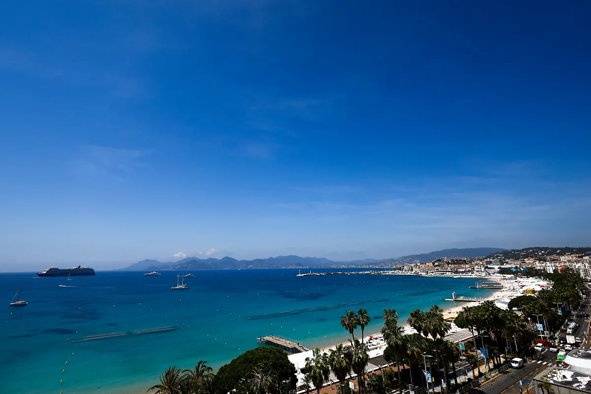 2022-05-17T101548Z-302191406-UP1EI5H0SIAP9-RTRMADP-3-FILMFESTIVAL-CANNES