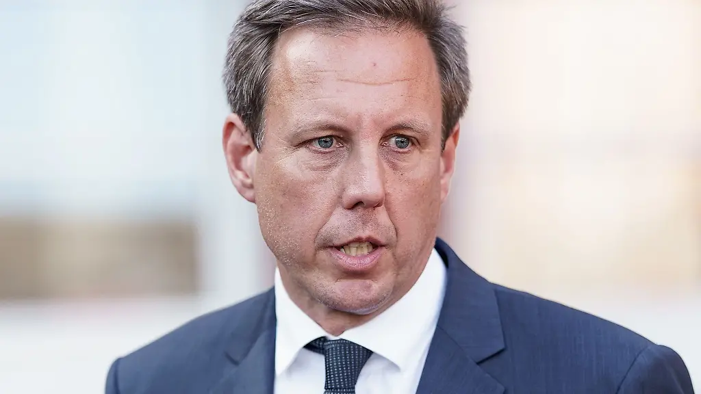 Thomas-Losse-Mueller-SPD-beantwortet-Fragen-von-Journalisten