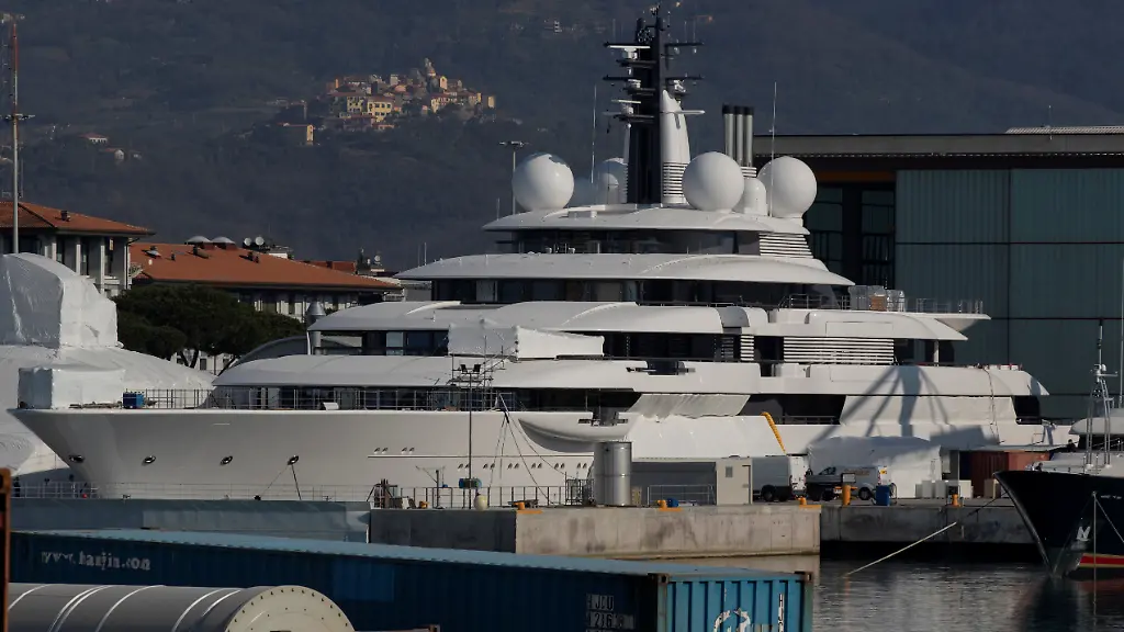 Die-700-Millionen-teure-Jacht-Scheherazade-soll-dem-russischen-Praesidenten-Wladimir-Putin-gehoeren