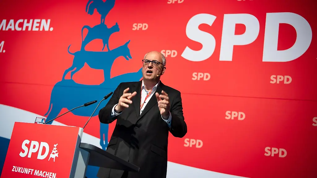 Andreas-Bovenschulte-Buergermeister-von-Bremen-spricht