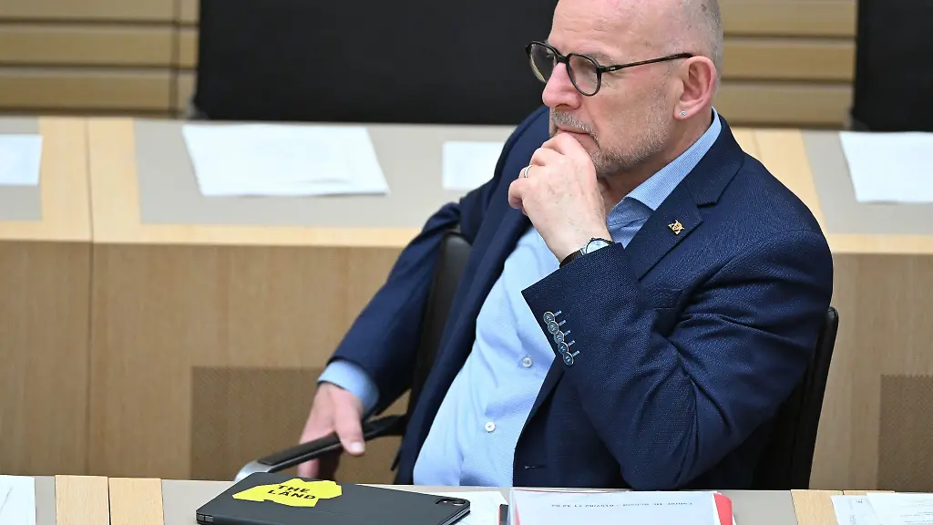 Winfried-Hermann-Buendnis-90-Die-Gruenen-sitzt-im-Landtag