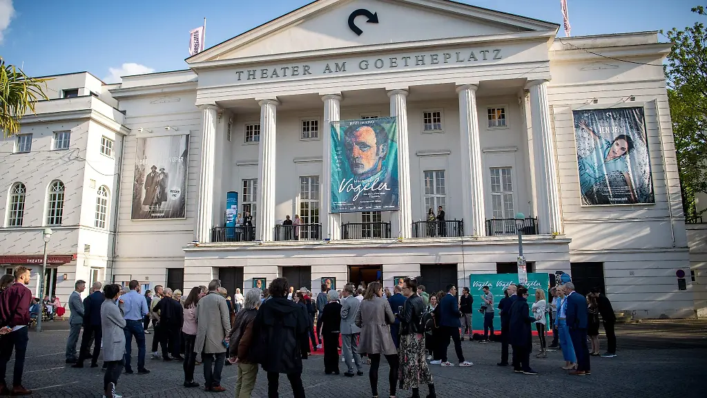 Im-Theater-findet-die-Premiere-von-Heinrich-Vogeler-Aus-dem-Leben-eines-Traeumers-statt