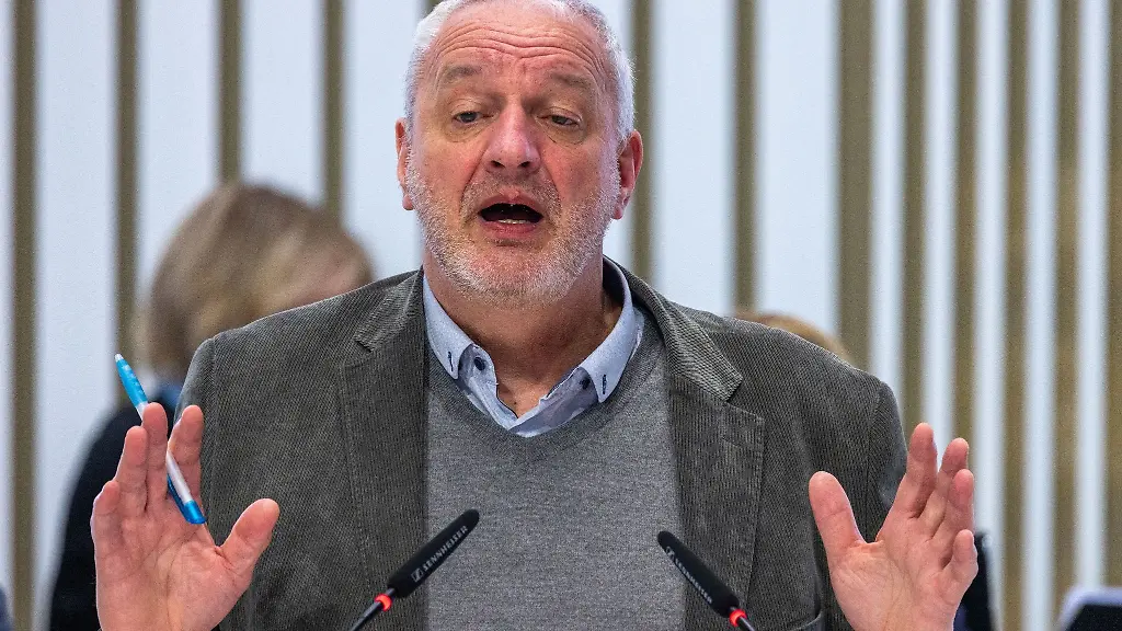 Harald-Terpe-Fraktionschef-der-Gruenen-im-Landtag-von-Mecklenburg-Vorpommern-spricht-im-Landtag