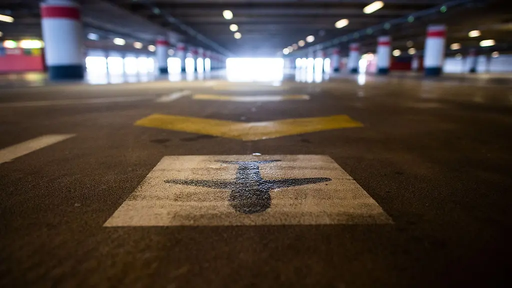 Das-Parkhaus-am-Duesseldorfer-Flughafen