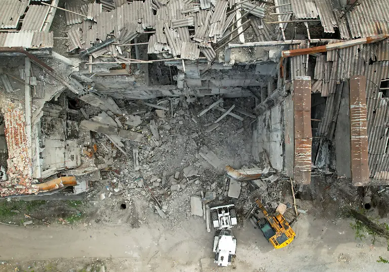 2022-05-11T174939Z-715584962-RC225U9XZF5B-RTRMADP-3-UKRAINE-CRISIS-MARIUPOL