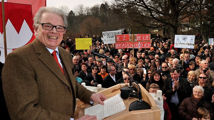 Am Samstag in Guttenberg: Vater Enoch bestellt dem Volk die Grüße seines Sohnes.