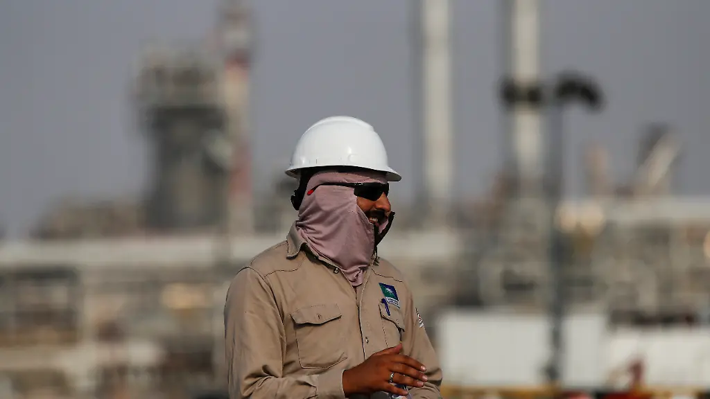 2021-05-03T000000Z-2129020270-RC2E8N9EEB2R-RTRMADP-3-SAUDI-ECONOMY-IMF