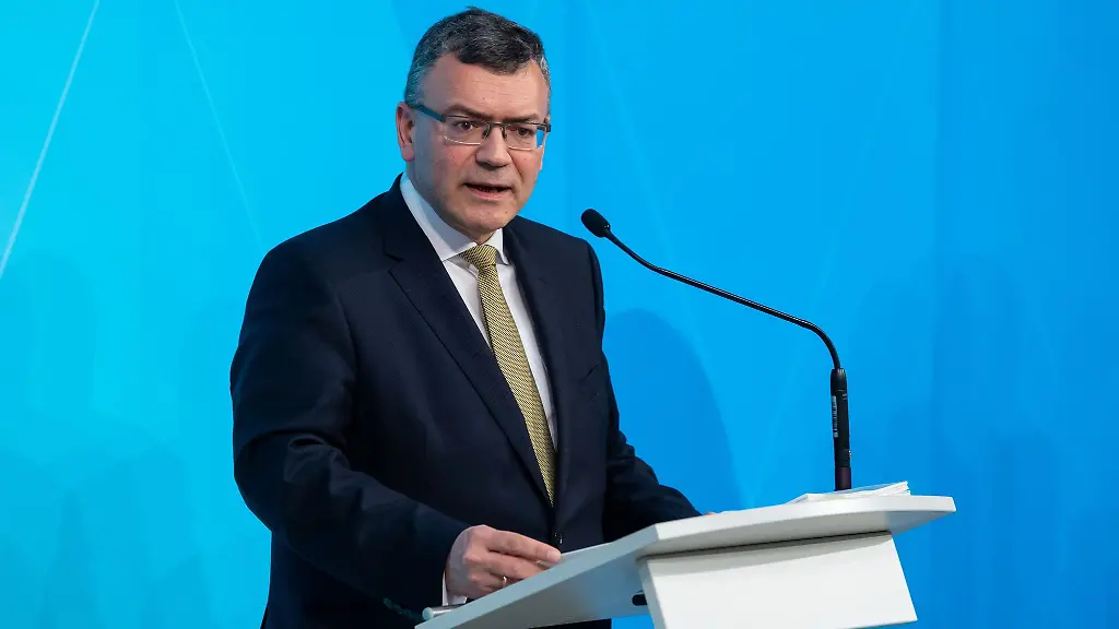 Florian-Herrmann-CSU-Leiter-der-bayerischen-Staatskanzlei-spricht