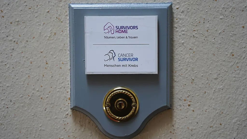 Klingelschild-des-Survivors-Home